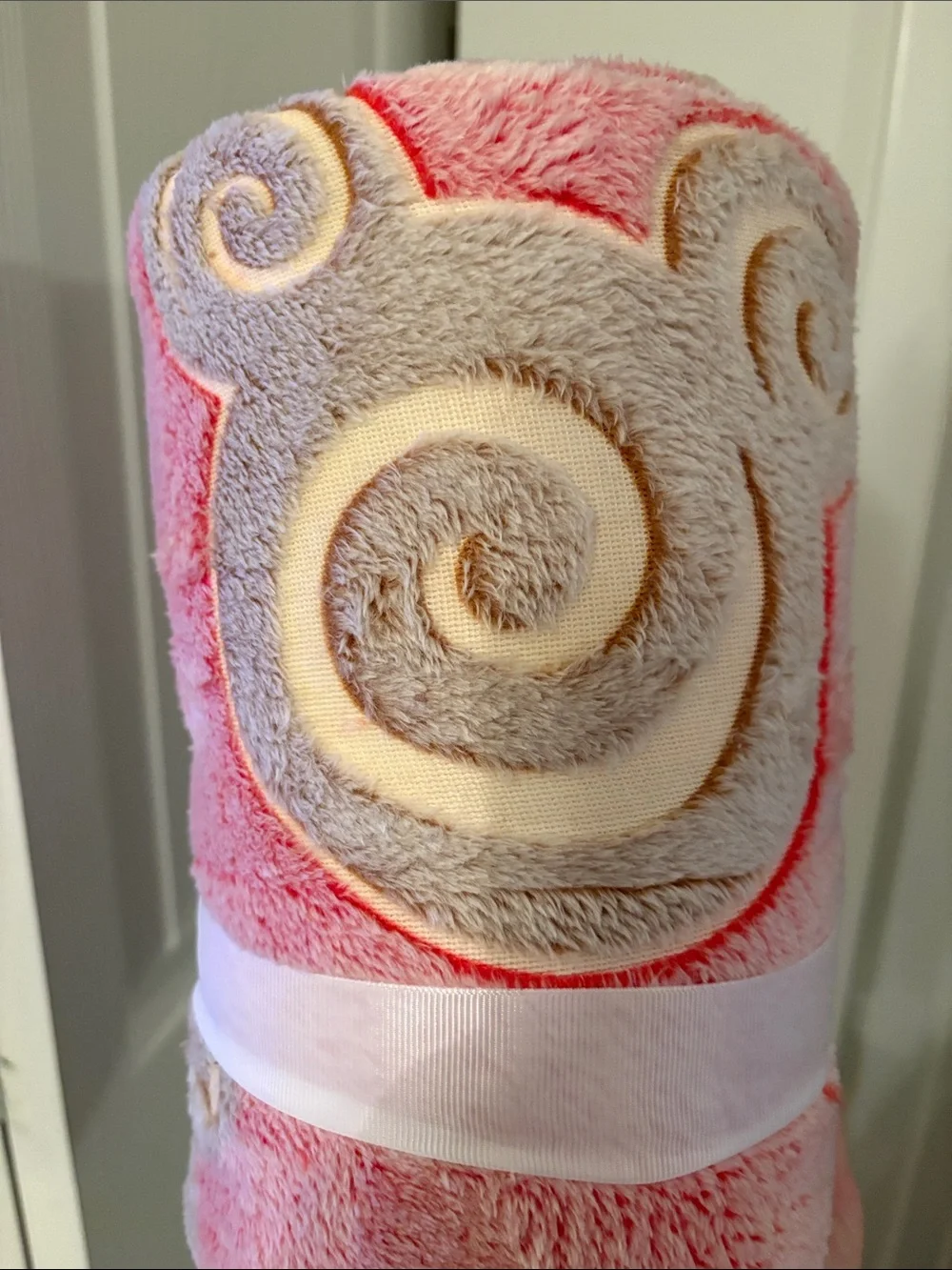 NWT Disney Pink and Cream Mickey 46” X 60” Plush Throw Blanket